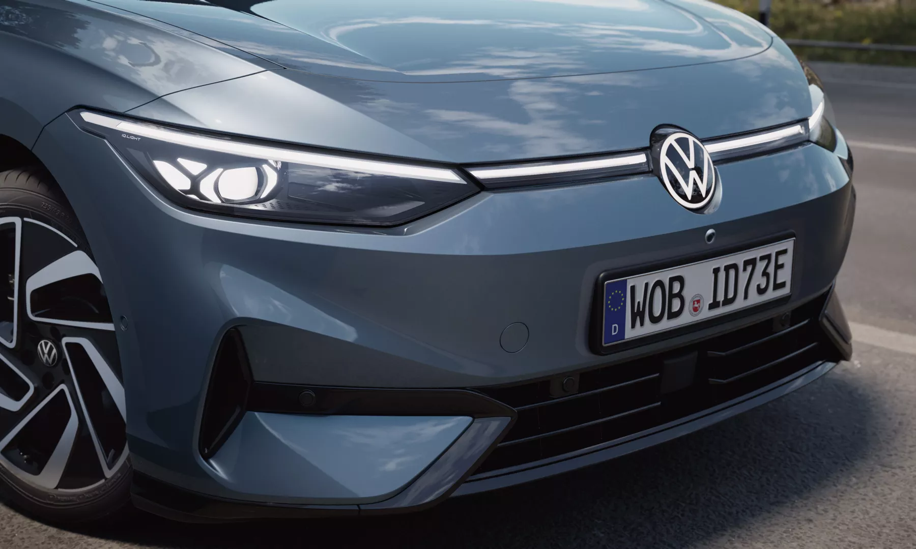 ic1102_id7_tourer_exterior_front_detail_16-9