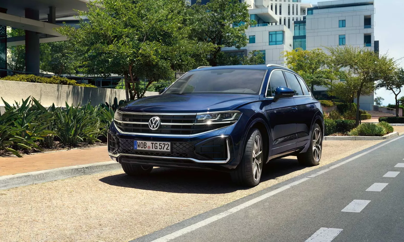 tg2346-touareg-exterior-front